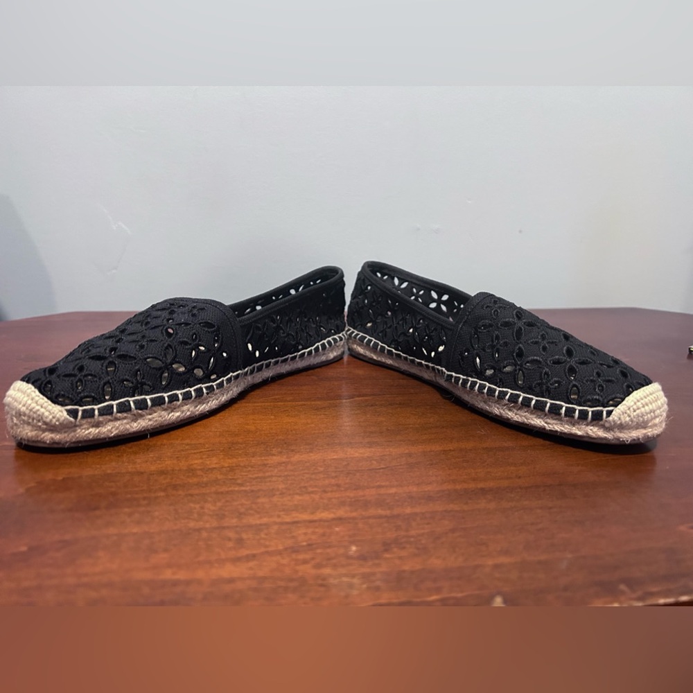 Elegant Black Lace Espadrilles - Picture 3 of 13